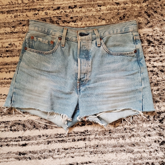 Levi's 501 denim jean shorts - Picture 2 of 8